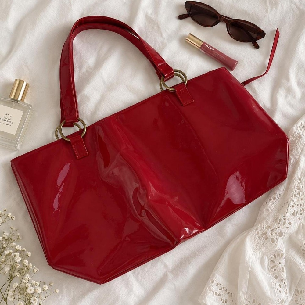 Y2k red oversized purse   shiny red patent (unsure if real leather